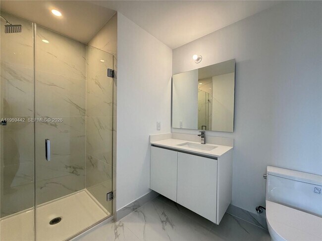 Building Photo - 700-724 3503