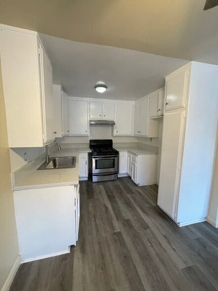 Building Photo - 10381 Pradera Ave