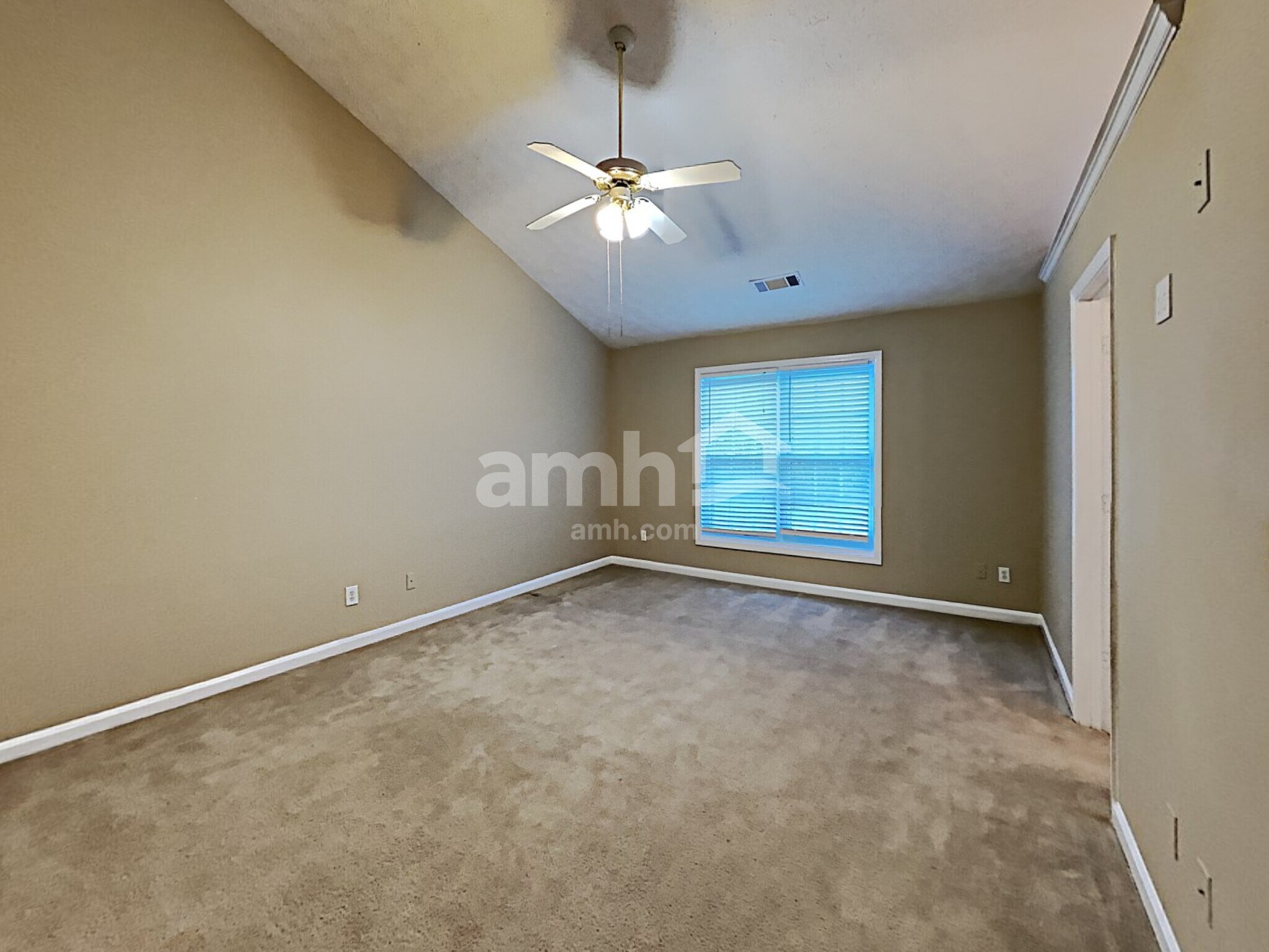 Building Photo - 1545 Maple Pointe Ct