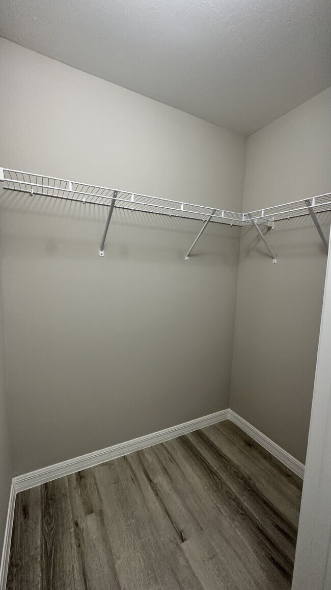 Building Photo - MOVE-IN SPECIAL: $500 off your first month's rent!