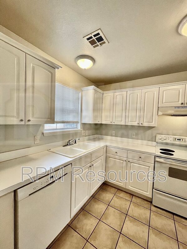Building Photo - 307 Colony Dr