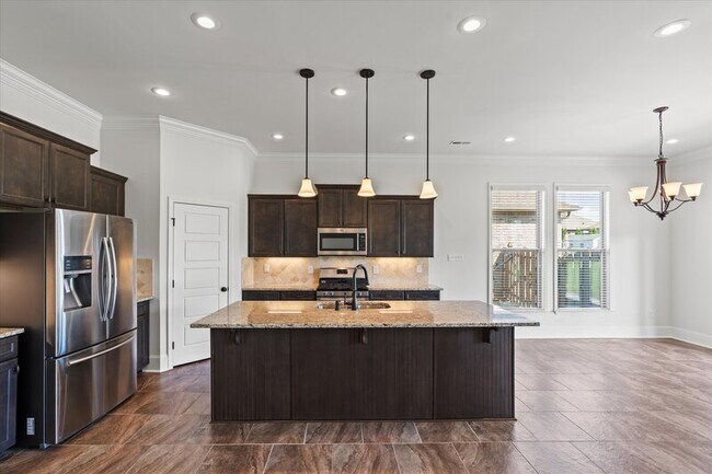 Building Photo - 121 Hilltop Ridge Dr