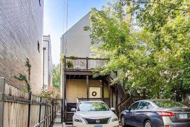 Building Photo - 2522 W Cortland St