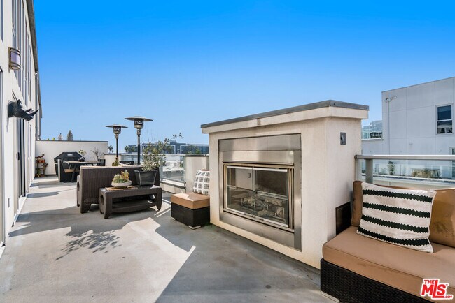 Building Photo - 4215 Glencoe Ave