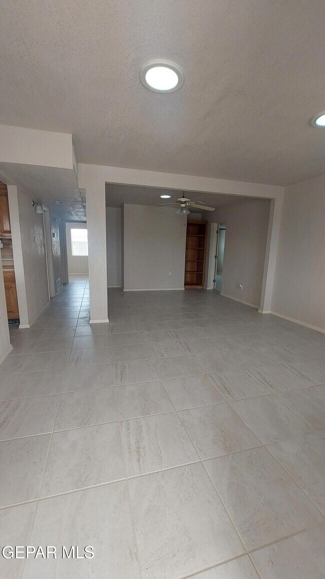 Building Photo - 675 Santa Barbara Dr