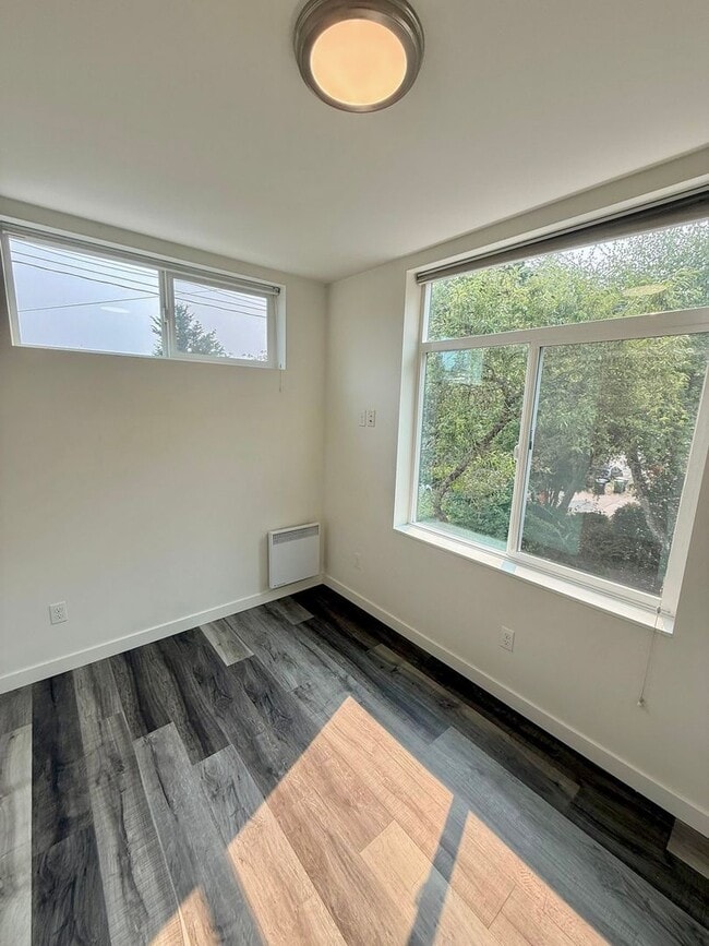 Building Photo - Spacious 8-Bedroom Ravenna Home Near UW & U Village – Perfect for Shared Living