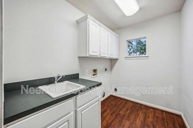 Building Photo - 23822 Wellington Ct Blvd