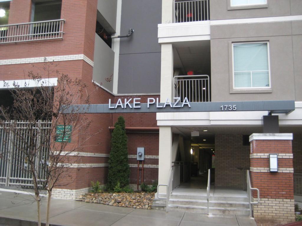 Building Photo - 1735 Lake Ave