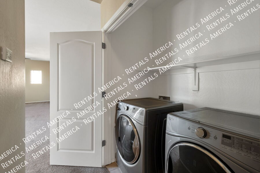 Building Photo - 1250 S Rialto