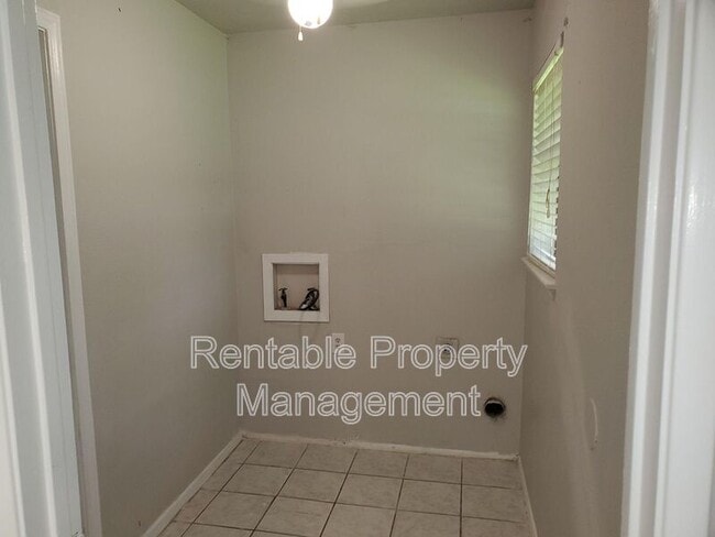 Building Photo - 3017 Abston Dr