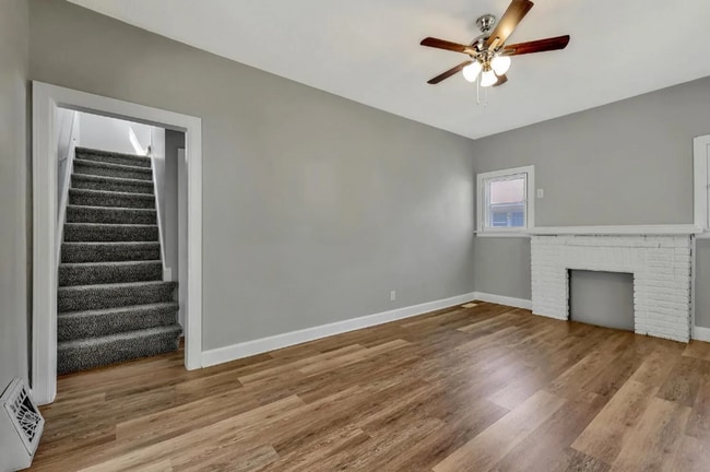 Building Photo - Cute 2 bedroom house near in a great neighborhood, close to shopping, restaurants, and easy highw...