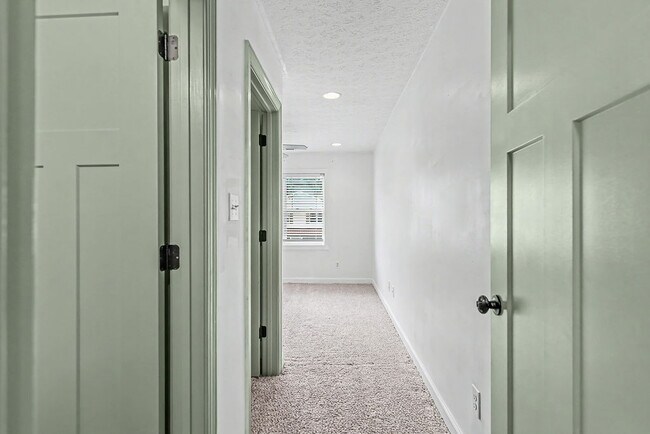 Building Photo - 105 Kenan Lp