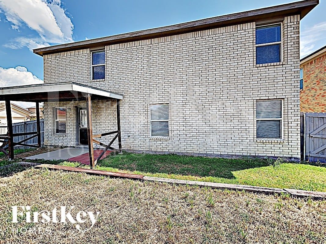 Building Photo - 5423 Montague Ln