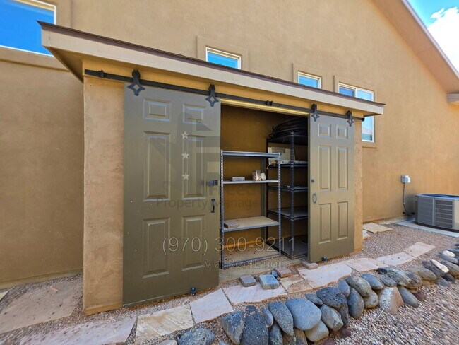 Building Photo - 2096 Two Wood Dr