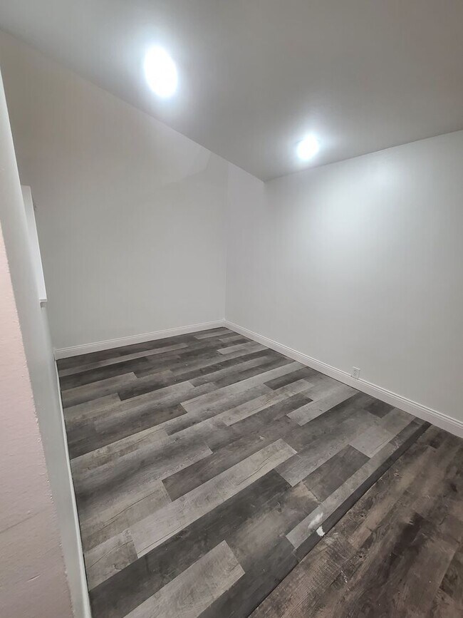 Building Photo - 3/2.5/2 with 2 Living Areas on Crossing Creeks Country Club