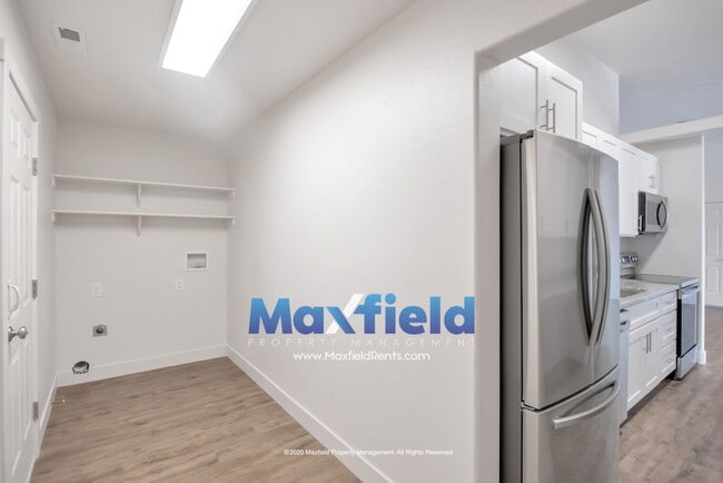Building Photo - Upstairs Unit - St George - Near Costco and Home Depot Available Now - 3 BD 2 BA 2 GAR
