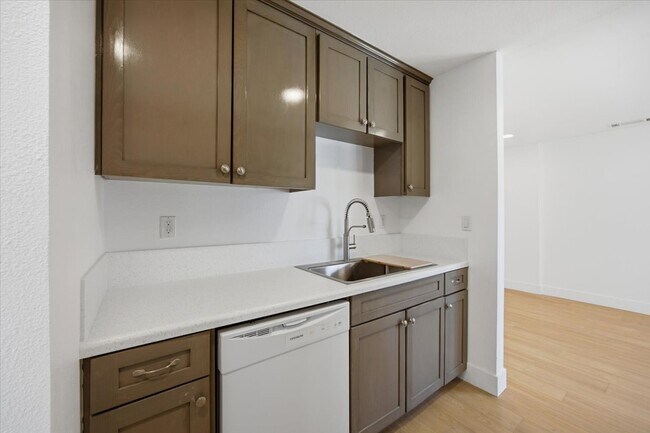 Building Photo - 1040 Gardena