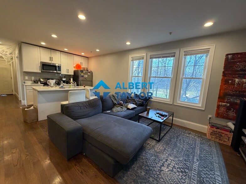 Building Photo - 275 Parker Hill Ave