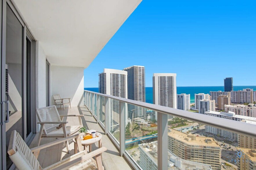 Building Photo - 4010 S Ocean Dr