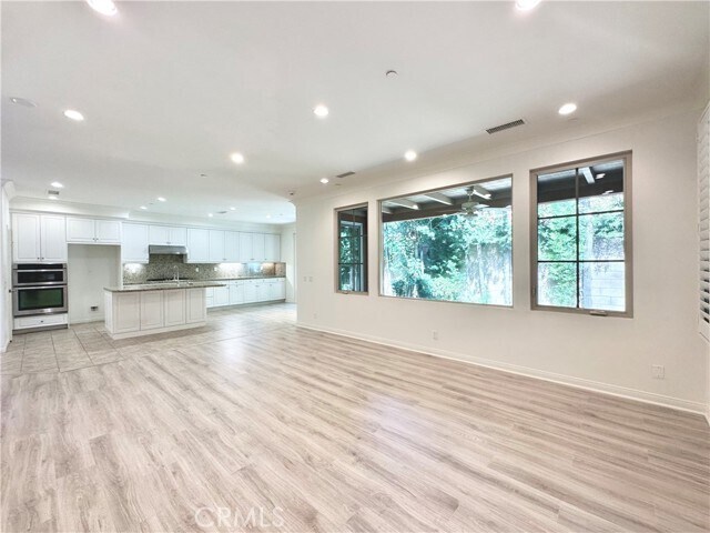 Building Photo - 38 Lupari