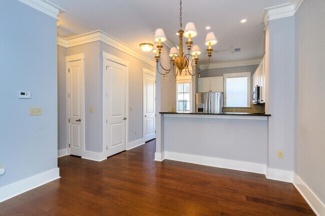 Building Photo - Biltmore Park Townhouse