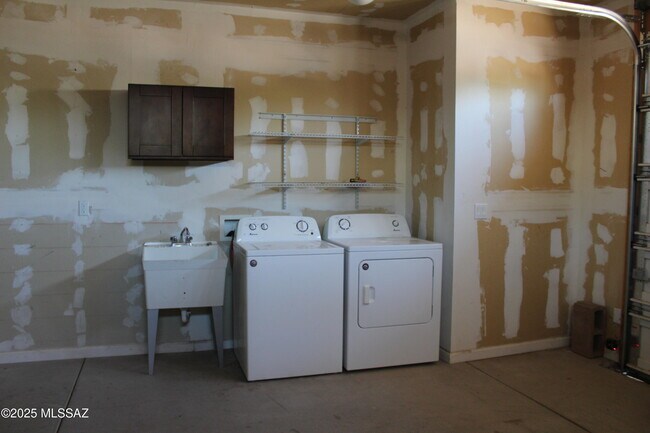 Building Photo - 2635 N Fremont Ave