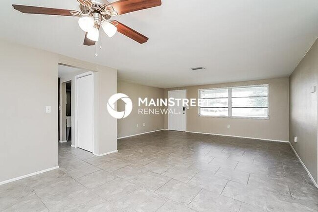 Building Photo - 2 Bedroom Pet-Friendly Home in Port Richey...