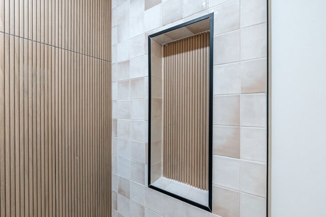 Building Photo - 609 S Orianna St