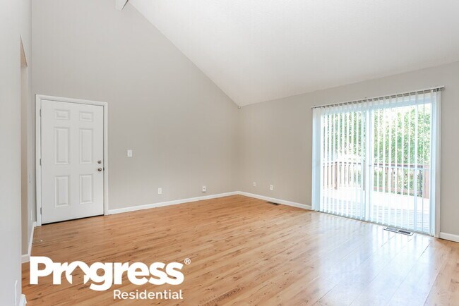 Building Photo - 1690 Woodman Dr