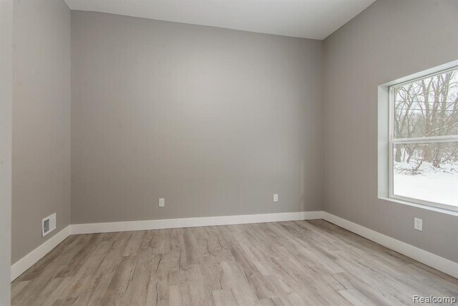 Building Photo - 2455 Crumb Rd