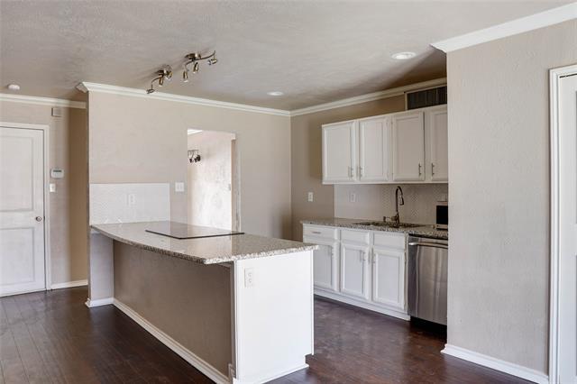 Building Photo - 728 Wandering Way Dr