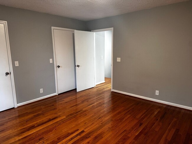 Building Photo - Sylvan Park Townhouse