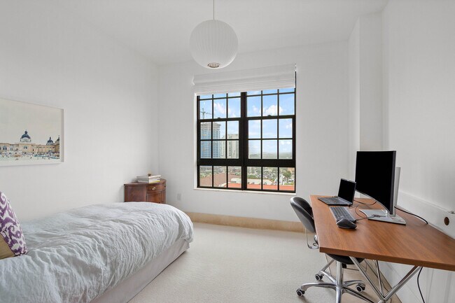 Building Photo - 801 S Olive Ave