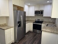 Building Photo - 3 Bed/2 Bath Townhouse near Downtown Shakopee- Available Now!