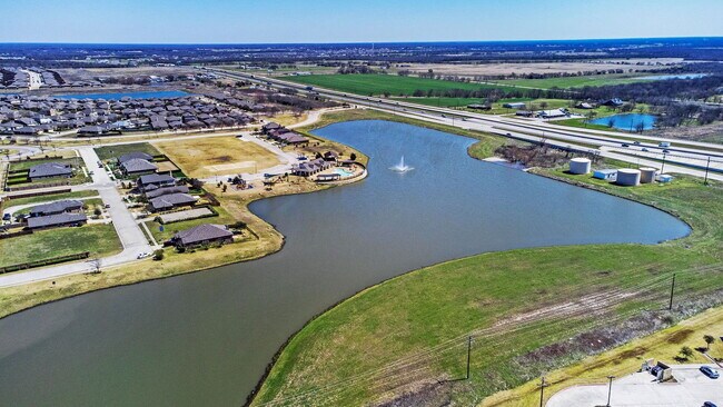 Building Photo - 3020 Oakcrest Dr