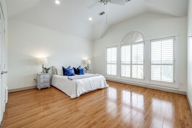 Building Photo - 2019 Morse St