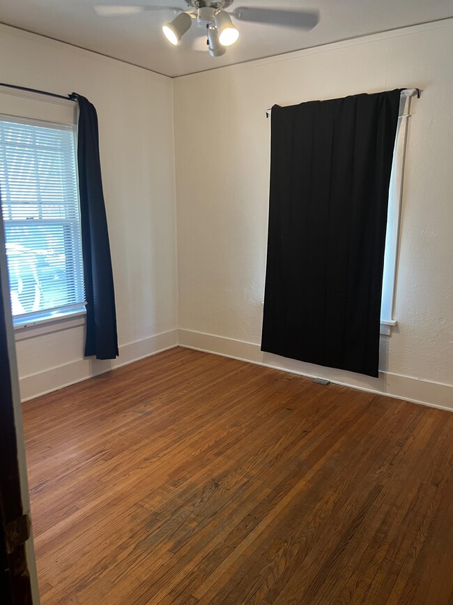 Building Photo - 210 W Richmond Ave