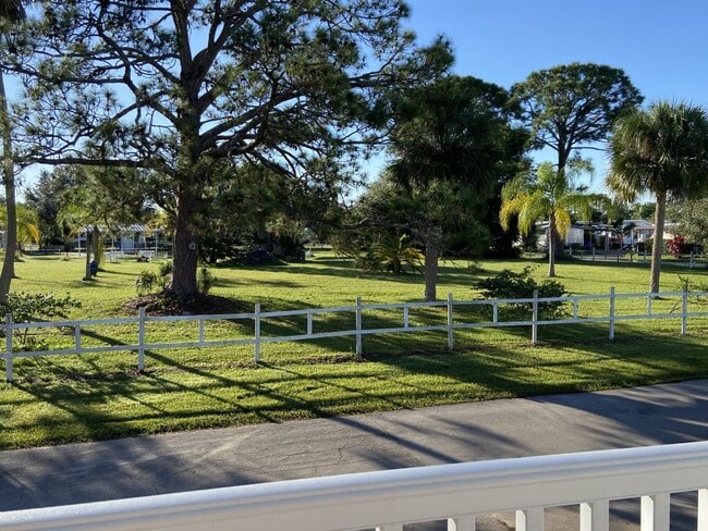 Building Photo - 812 Concord St