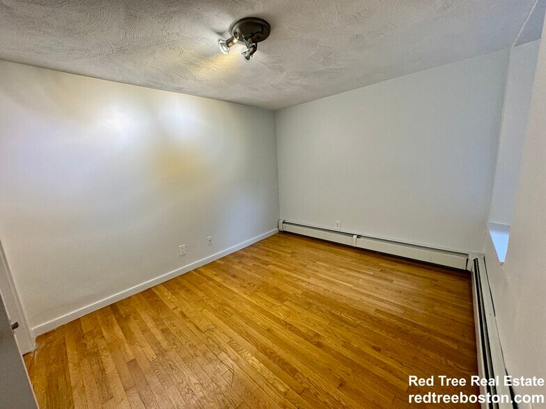 Building Photo - 145 Chiswick Rd