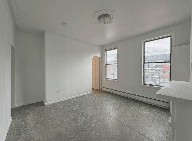 Building Photo - 94 Ferry St