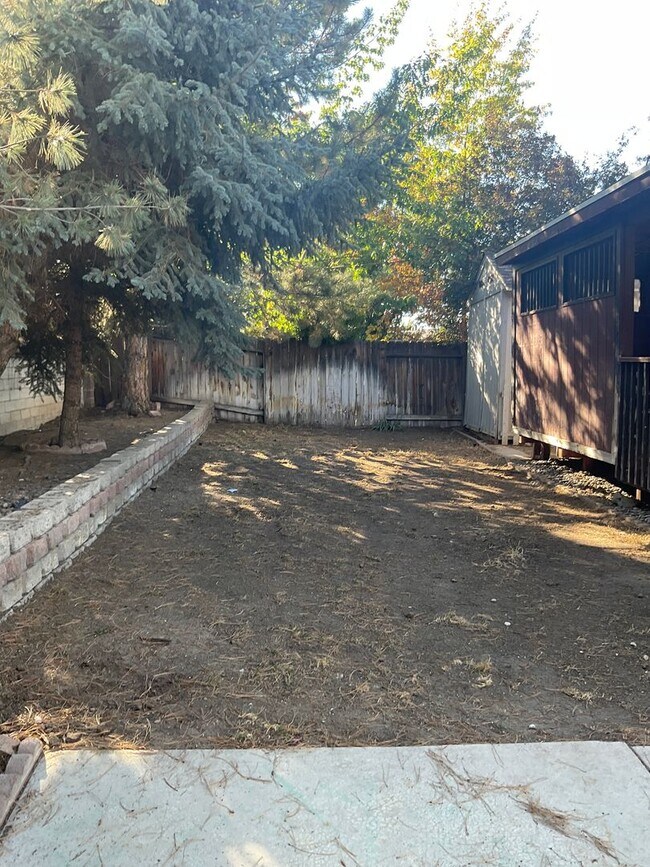 Building Photo - Sparks Family Home in Great Commuting and shopping Location with $1000 Move in Rent Credit!