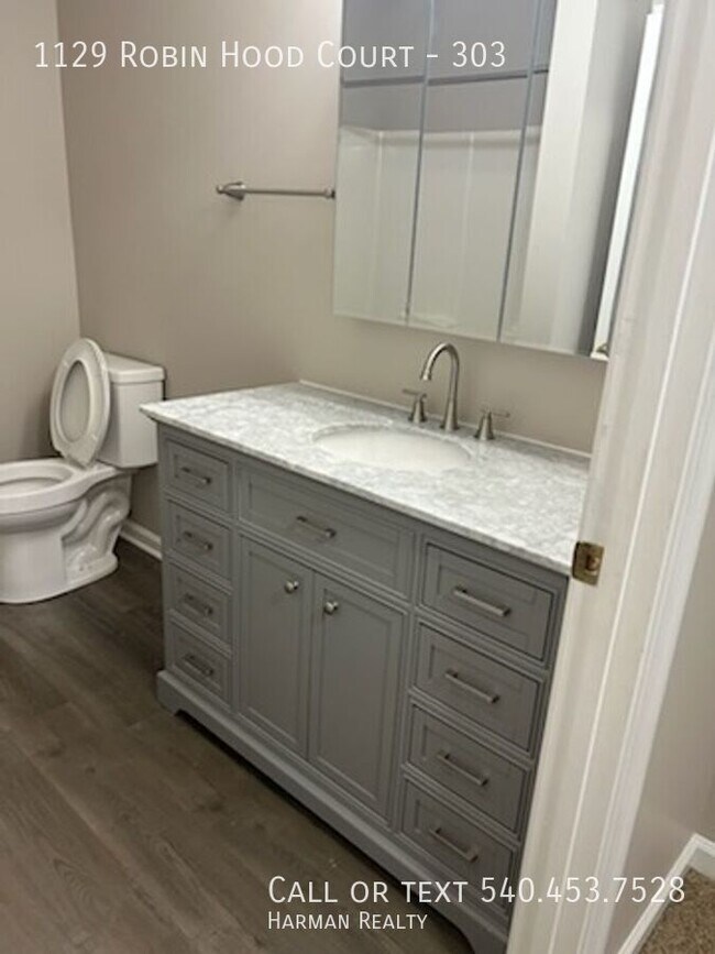 Building Photo - 1129 Robin Hood Ct