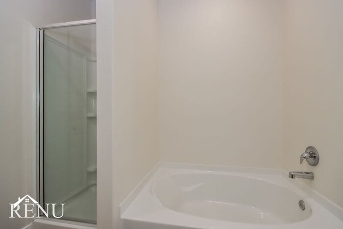 Building Photo - 10458 Sweetwater Creek Dr