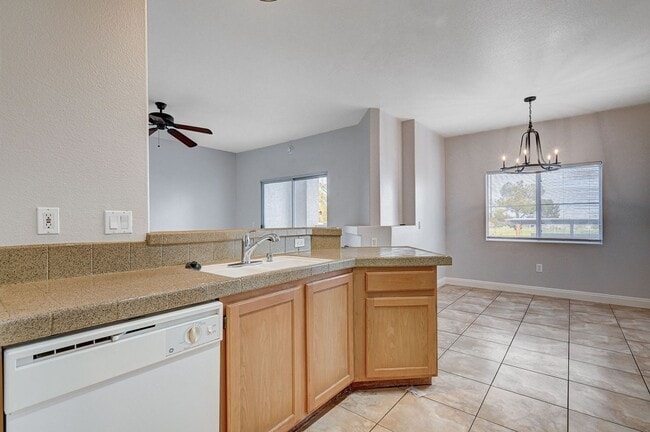 Building Photo - Spacious 2 Bedroom Condo in Gated Community!