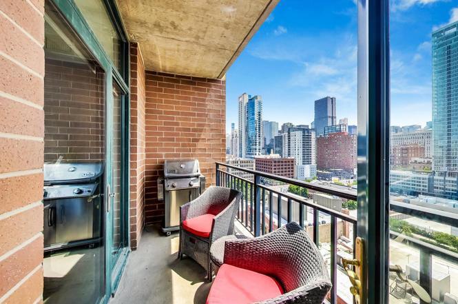 Balcony - 400 W Ontario St