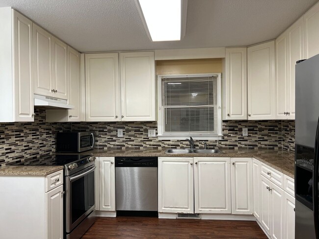 Building Photo - Lovely North Macon Home
