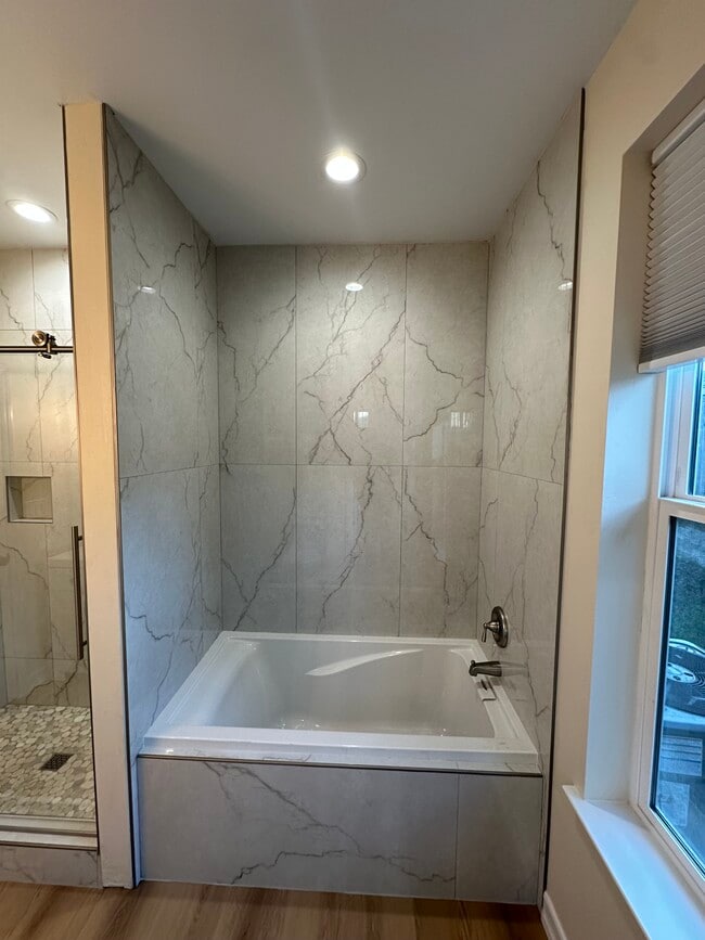 Building Photo - 12 Mast Ct