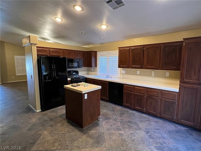 Building Photo - 44 Tanglewood Dr