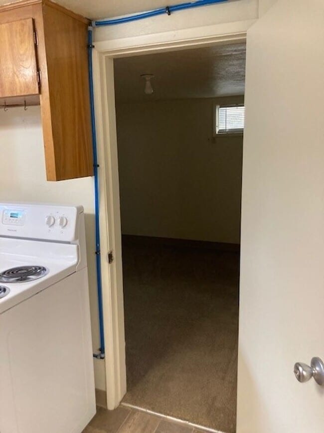 Building Photo - (487) 25th Street Duplex  2 Bdrm / 1 Bthrm