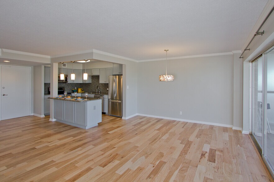 1101 - 4545 Wornall Rd